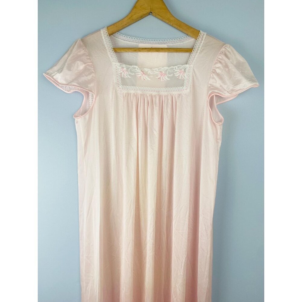Vtg NWT Shadowline Nightgown with Embroidered Detail, Size S, Light Pink